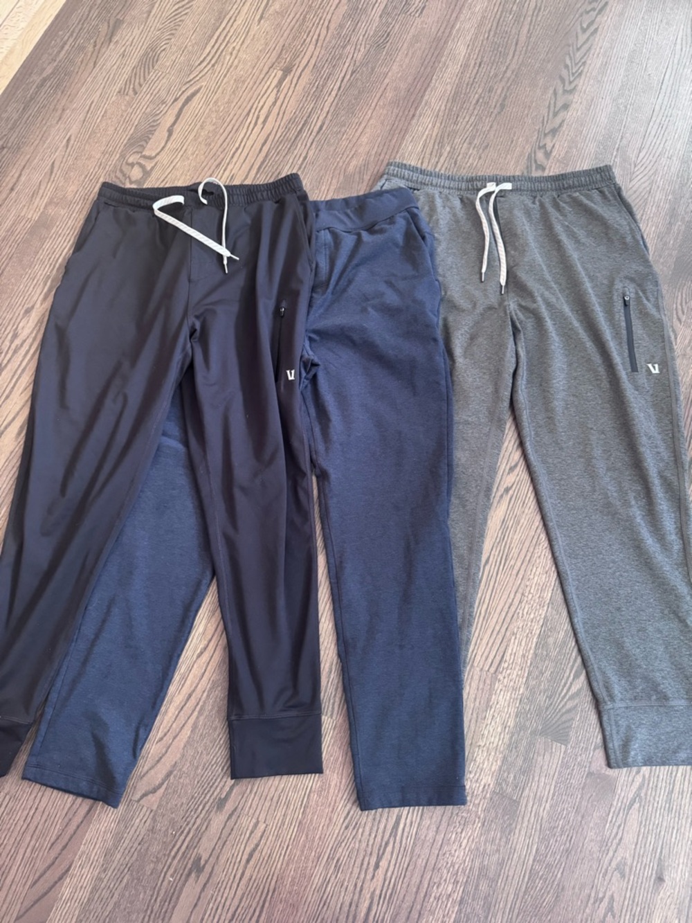 Vuori 3 pack mens jogger sweatpants Grey, Black, Navy Athletic size X-Large